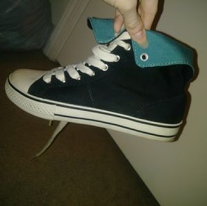 Converse like sneakers